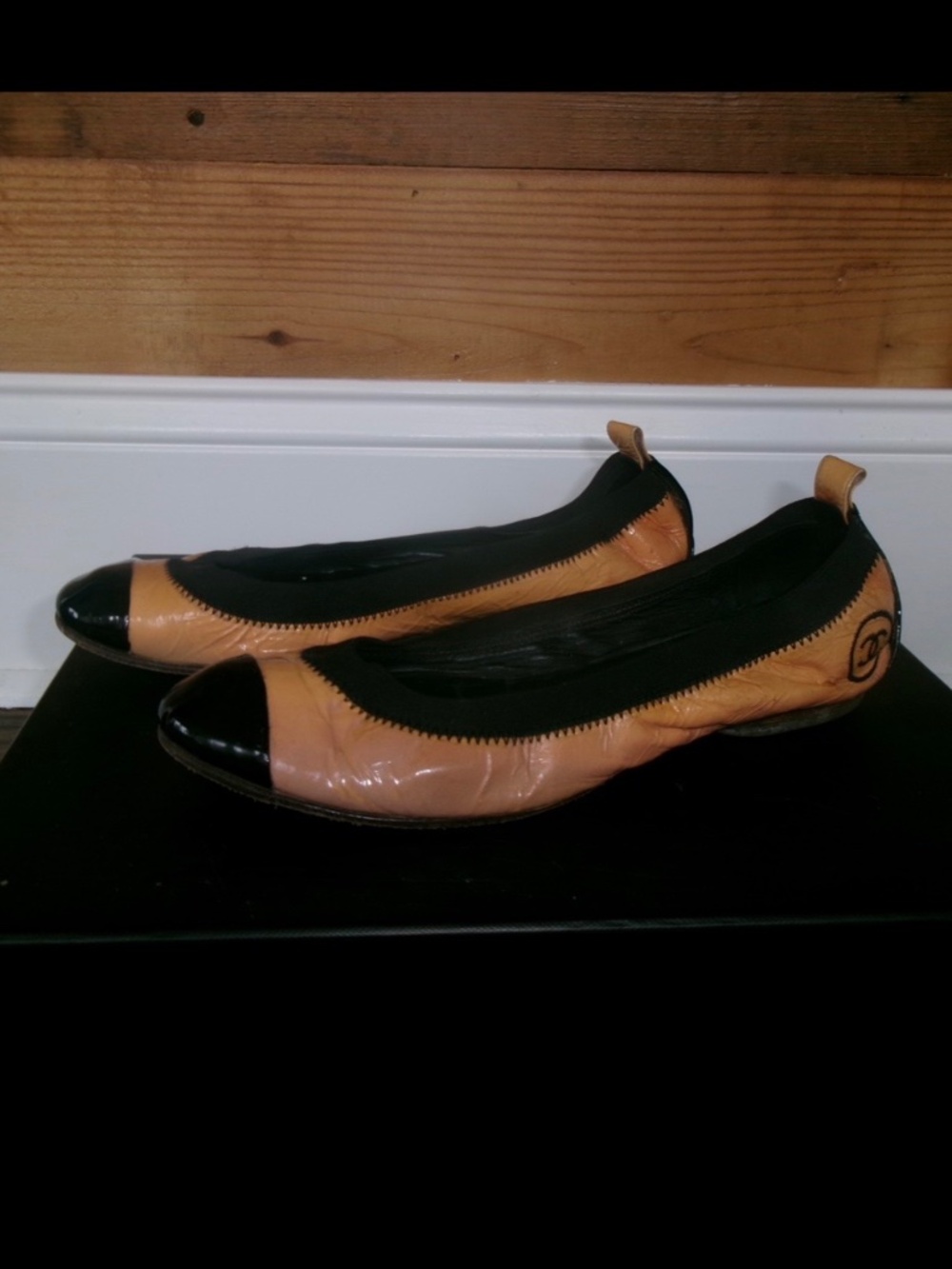 Vintage Chanel black & tan flats size 8